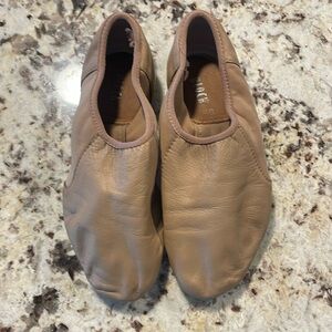 Bloch size 5.5 tan jazz shoes
022